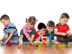 kids_playing_with_blocks1